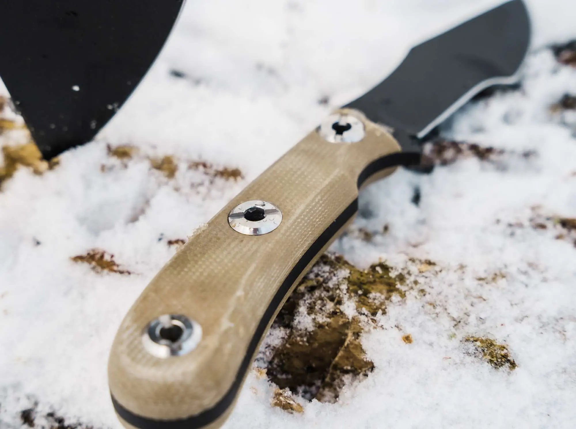 Böker Plus Micro Tracker 2.0 – Kompaktes Bushcraft- und Outdoor-Messer aus 1095 Stahl mit Micarta-Griff & Kydexscheide Böker Plus