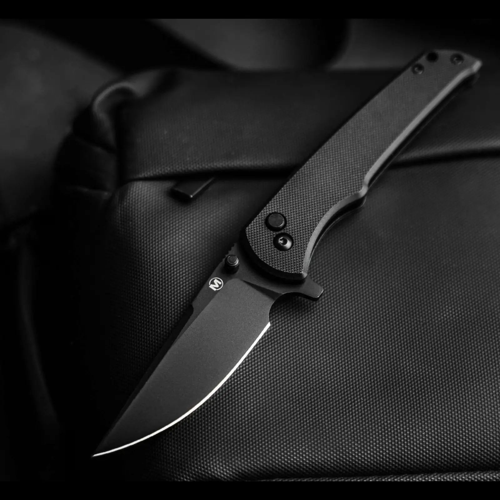 Böker Magnum Blackjay Taschenmesser – 440A Stahl, Button Lock, Flipper, G10 Griff – EDC-Messer in Schwarz Böker Magnum