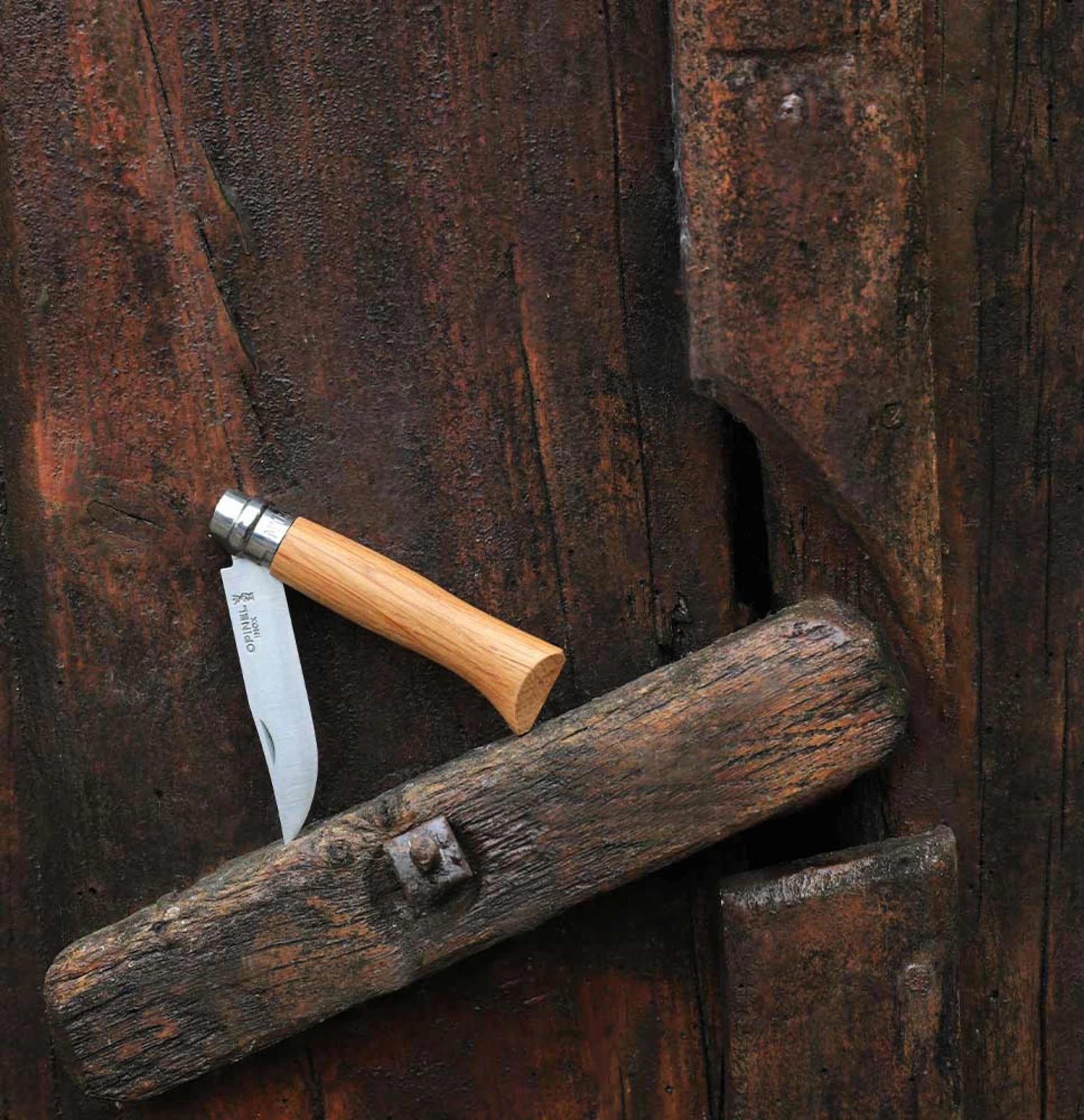 Opinel N°08 Eiche – Zeitloses Taschenmesser mit Edelstahlklinge & Griff aus französischer Eiche Opinel