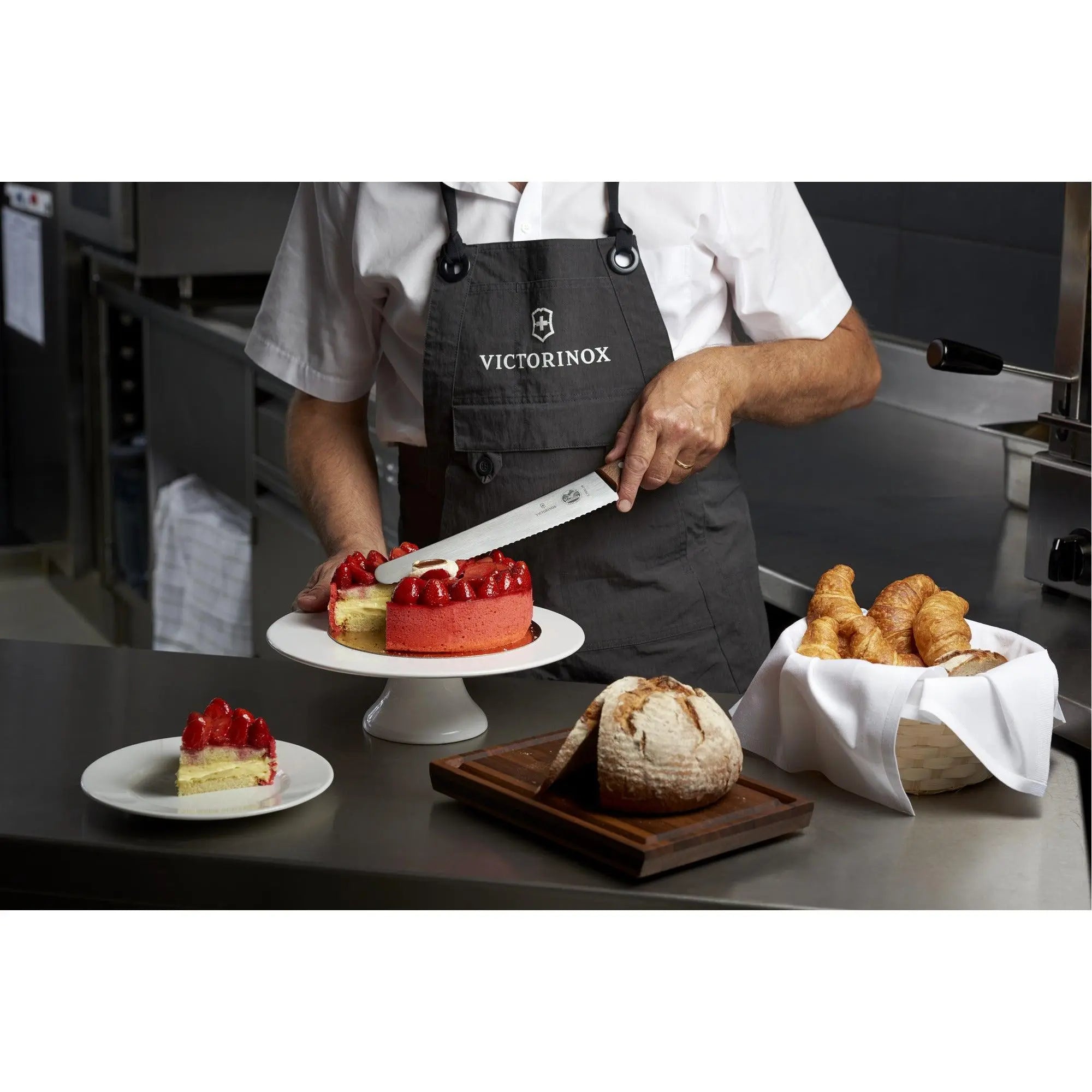 Victorinox Brot- und Konditormesser 26cm Geschenkschachtel Modifiziertes Ahornholz 5.2930.26G Victorinox