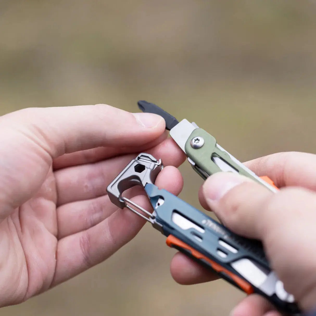 Leatherman Signal® Tundrascape Multi-Tool – Outdoor-Multitool mit 19 Funktionen, Feuerstarter & Signalpfeife Leatherman