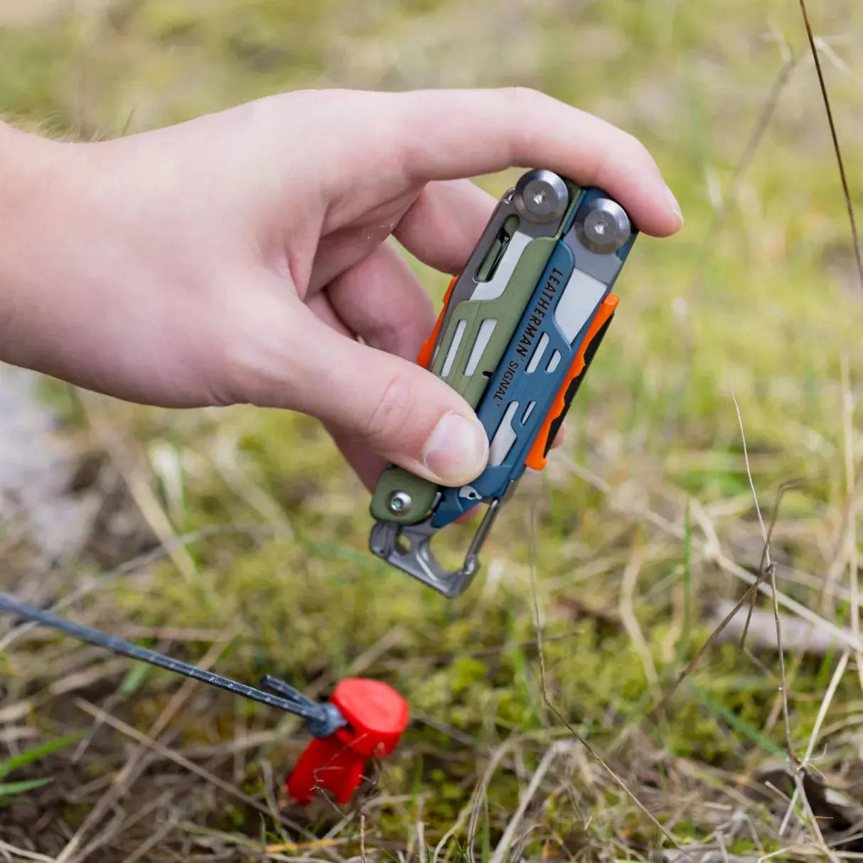Leatherman Signal® Tundrascape Multi-Tool – Outdoor-Multitool mit 19 Funktionen, Feuerstarter & Signalpfeife Leatherman