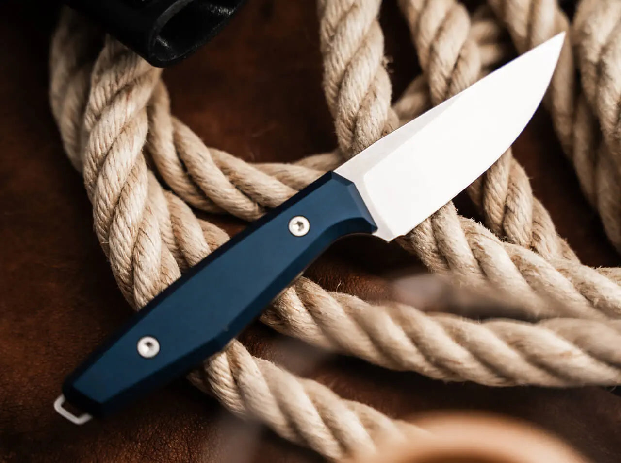 Böker Daily Knives AK1 Droppoint MagnaCut Blue – EDC Fixed Blade, Aluminium Griff, Made in Solingen Böker Manufaktur Solingen