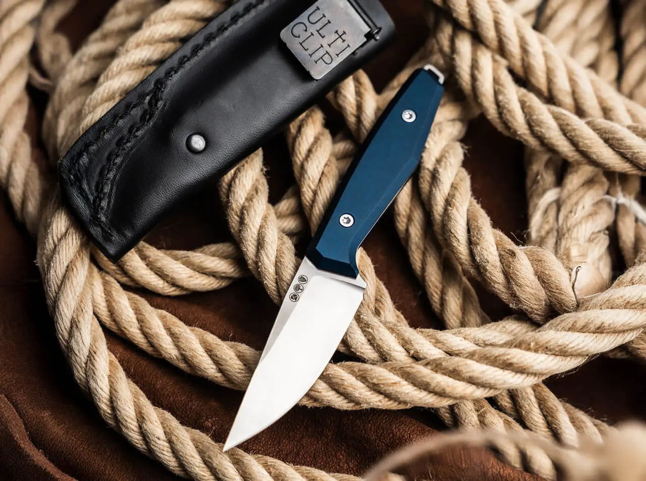 Böker Daily Knives AK1 Droppoint MagnaCut Blue – EDC Fixed Blade, Aluminium Griff, Made in Solingen Böker Manufaktur Solingen