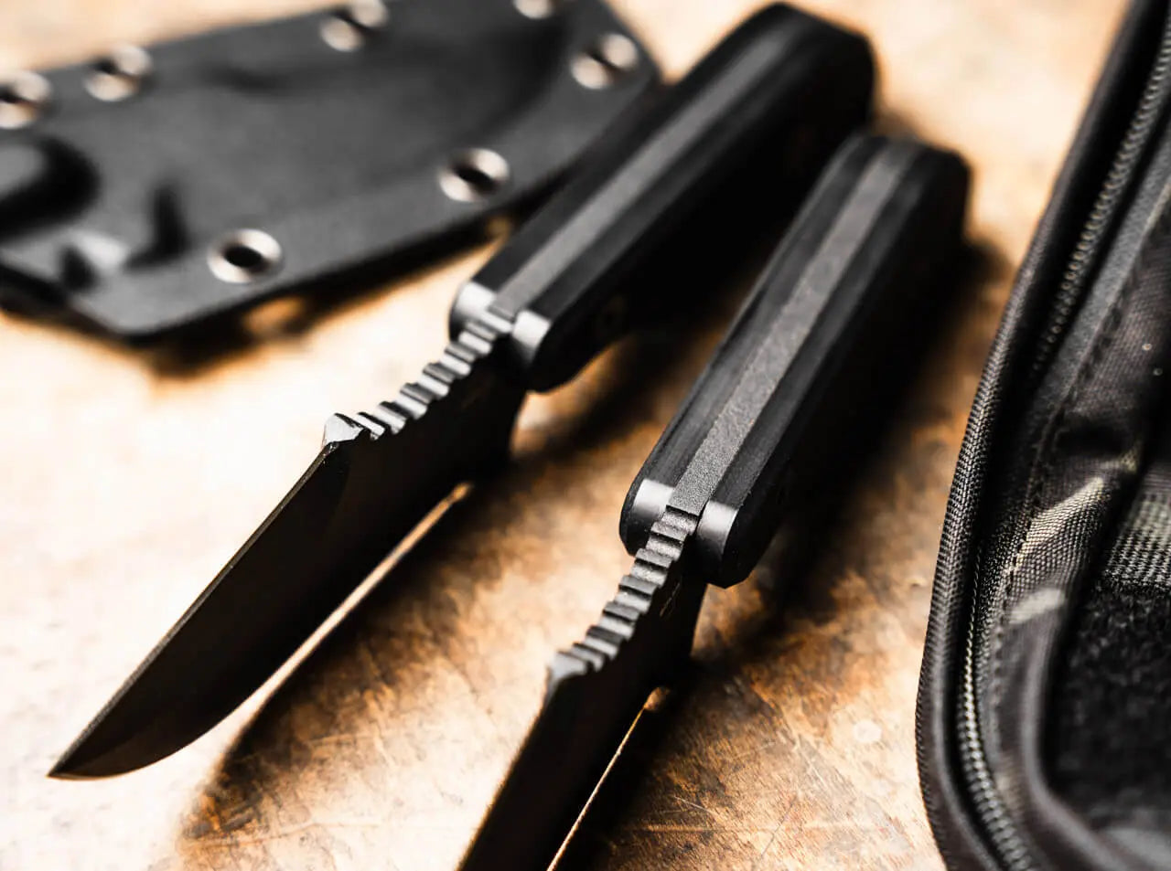Böker Plus Kagat – Taktisches Full-Tang Messer mit 1095 Kohlenstoffstahl & Kydexscheide Böker Plus
