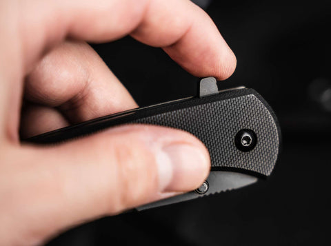 Böker Magnum Blackjay Taschenmesser – 440A Stahl, Button Lock, Flipper, G10 Griff – EDC-Messer in Schwarz