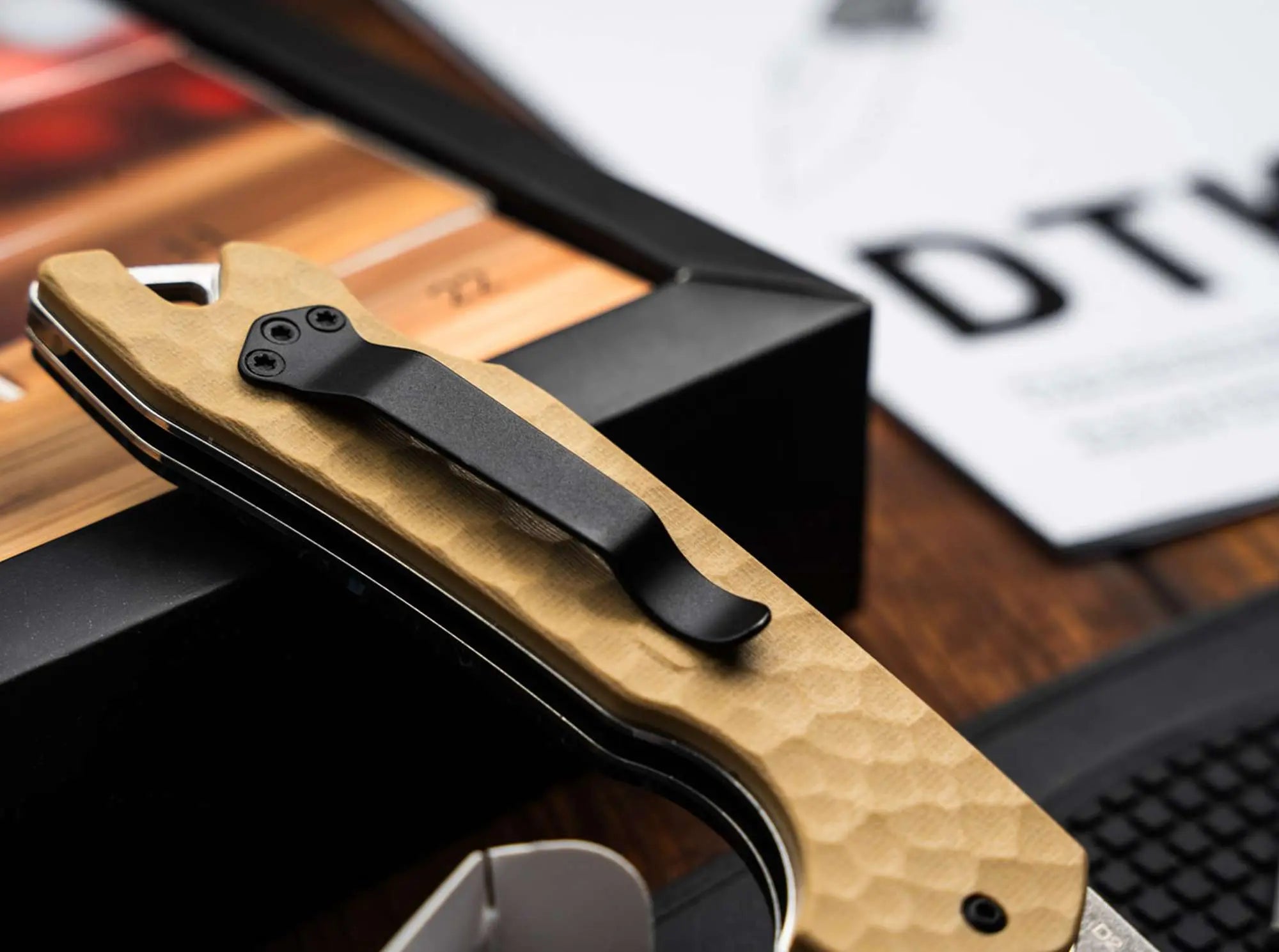 Böker Plus Adventskalender 2026 DTK – Backlock-Mechanik des Bausatzmessers im Detail
