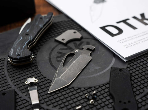 Böker Plus Adventskalender 2026 DTK – geschlossenes Messer auf Basis des Böker DTK