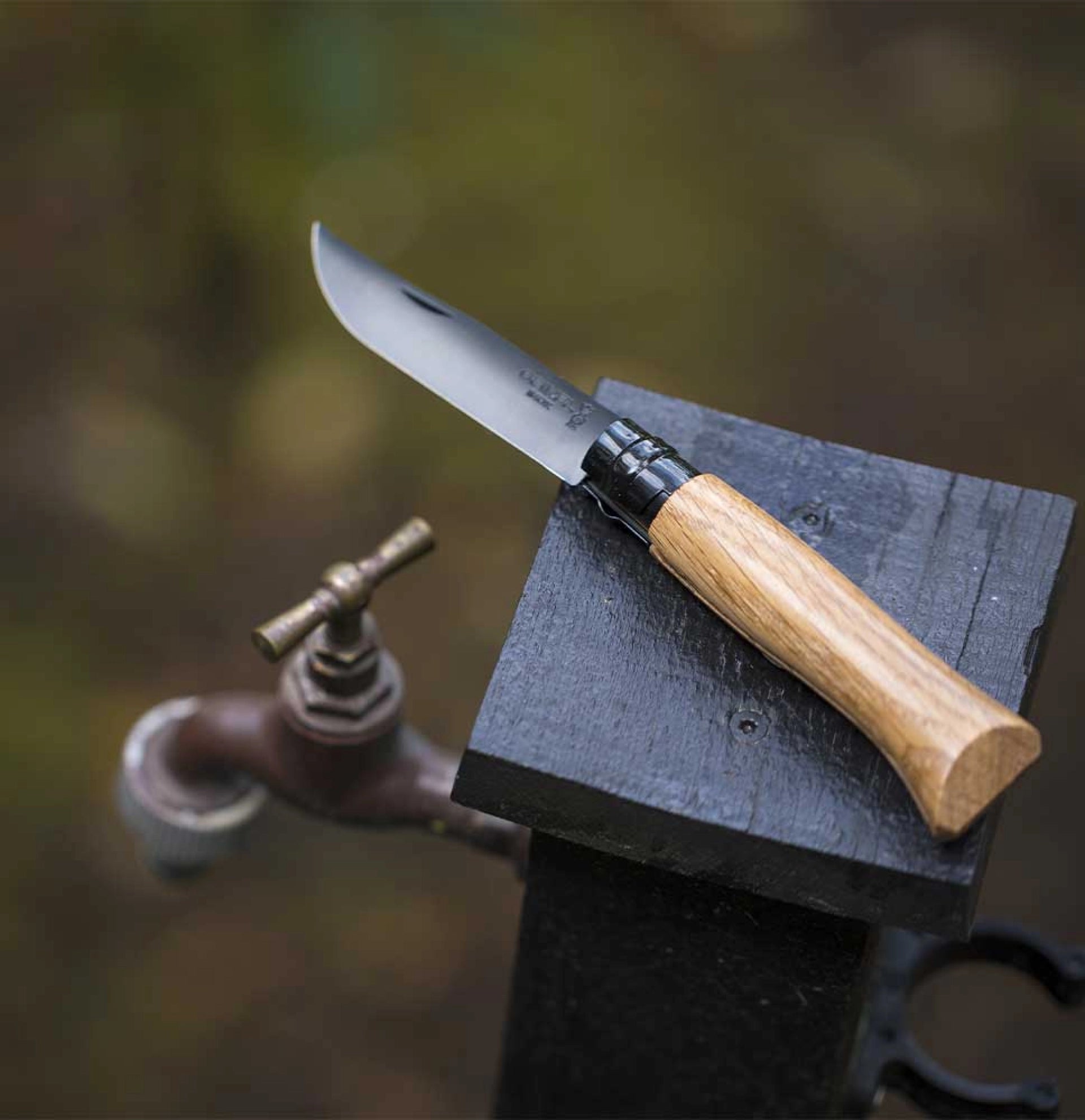 Opinel N°08 Eiche Black – Edles Taschenmesser mit schwarzer PVD-Klinge & Griff aus französischer Eiche Opinel