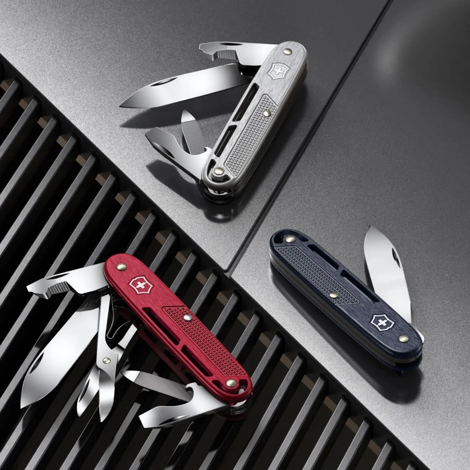 Victorinox Synergy Alox 93mm – Rot, Dunkelblau oder Silber – 9 Funktionen Victorinox