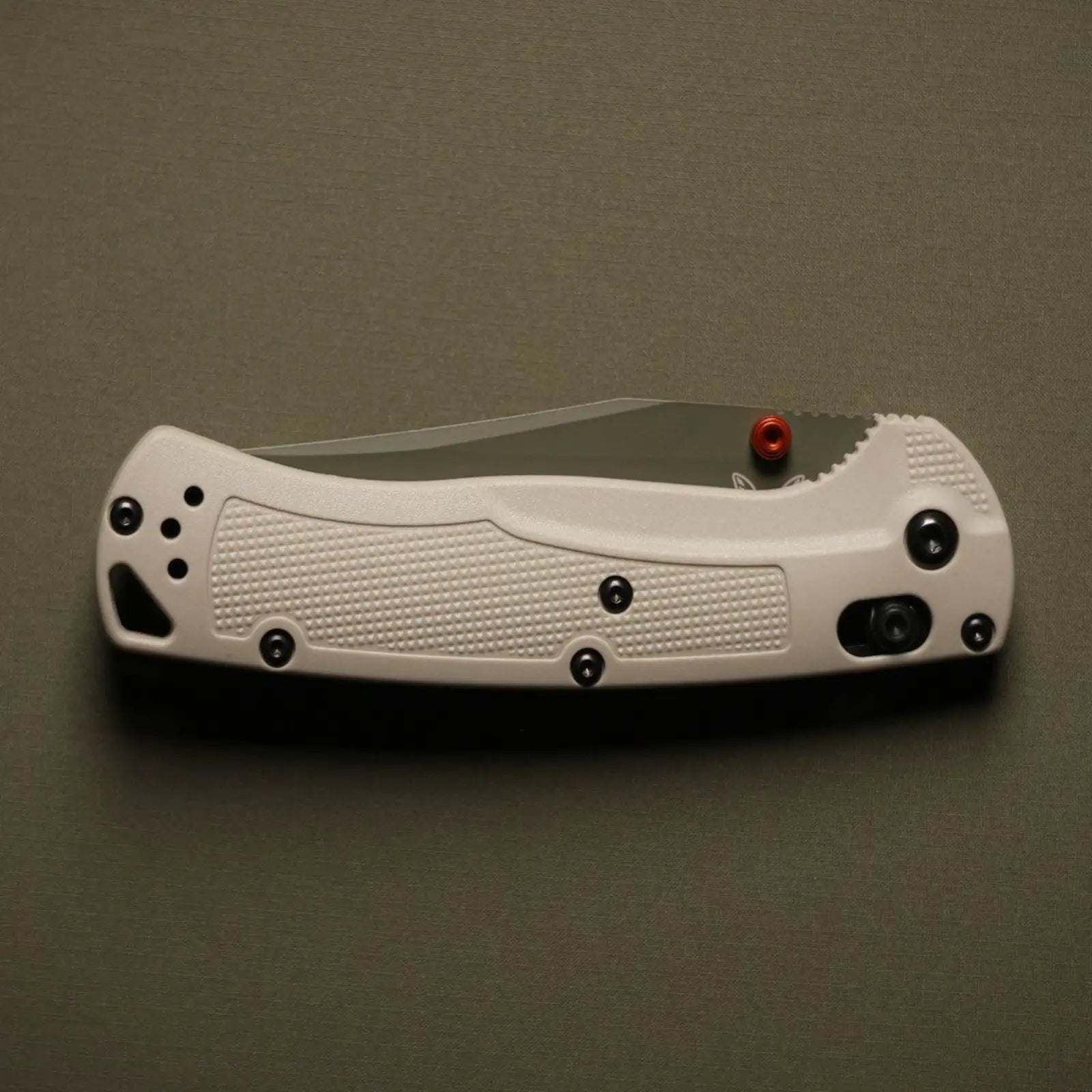 Benchmade 15536GN-01 Taggedout – Tan Grivory, Elmax, AXIS Lock, SelectEdge® Benchmade