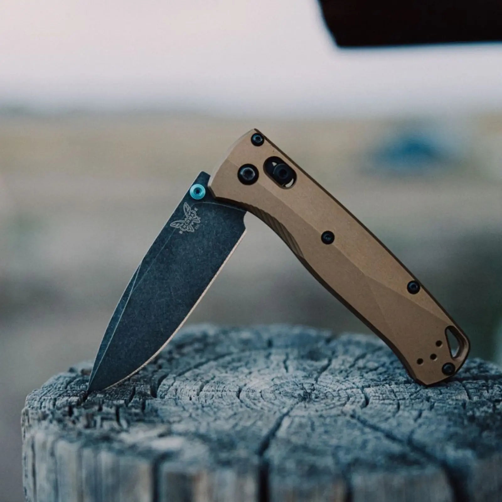 Benchmade 535BK-07 Bugout – Burnt Brass Aluminium, M390, AXIS Lock Benchmade