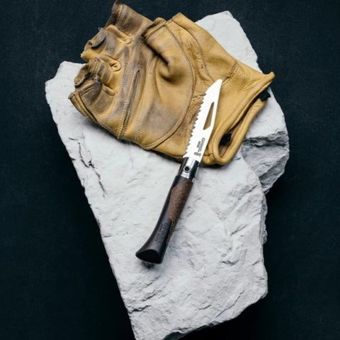 Opinel néo7 Alpine Dunkelbraun – Taschenmesser für den Bergsport