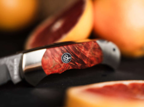 Böker Optima Maserbirke Bloody Orange Damast – Limitiertes Taschenmesser mit handgeschmiedeter Damastklinge (199 Stück)