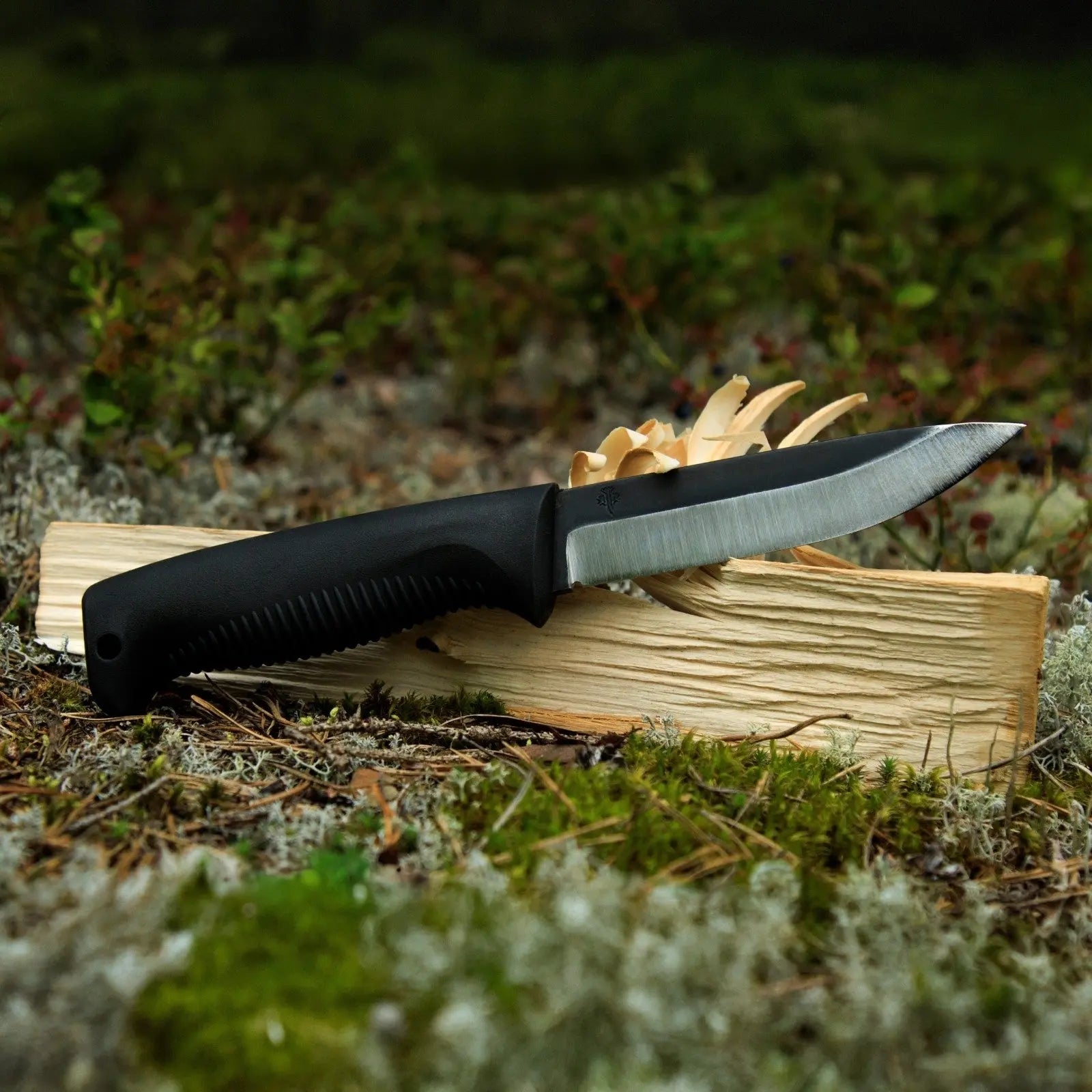 Peltonen M07 Ranger Puukko Unbeschichtet – Survivalmesser mit Kunststoffscheide Schwarz