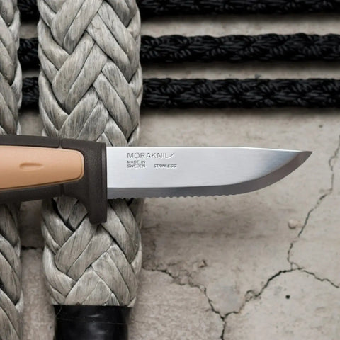 Morakniv Pro Rope SRT (S) mit Blick auf die gezahnte 12C27-Klinge