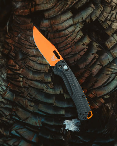 Benchmade 15535OR-01 Taggedout CPM-MagnaCut – Carbon Griff, Axis Lock Benchmade