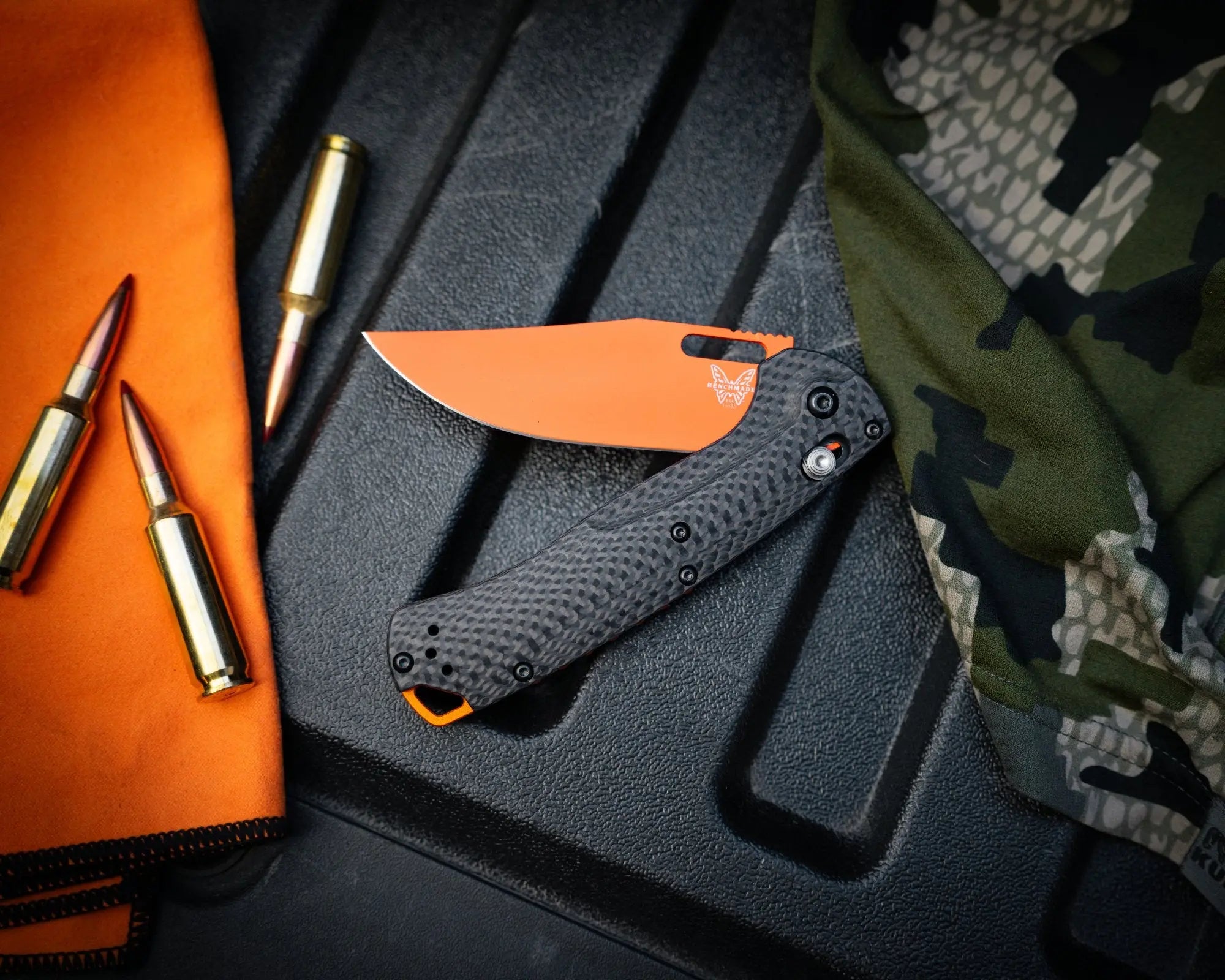 Benchmade 15535OR-01 Taggedout CPM-MagnaCut – Carbon Griff, Axis Lock Benchmade