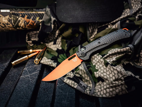 Benchmade 15535OR-01 Taggedout CPM-MagnaCut – Carbon Griff, Axis Lock Benchmade