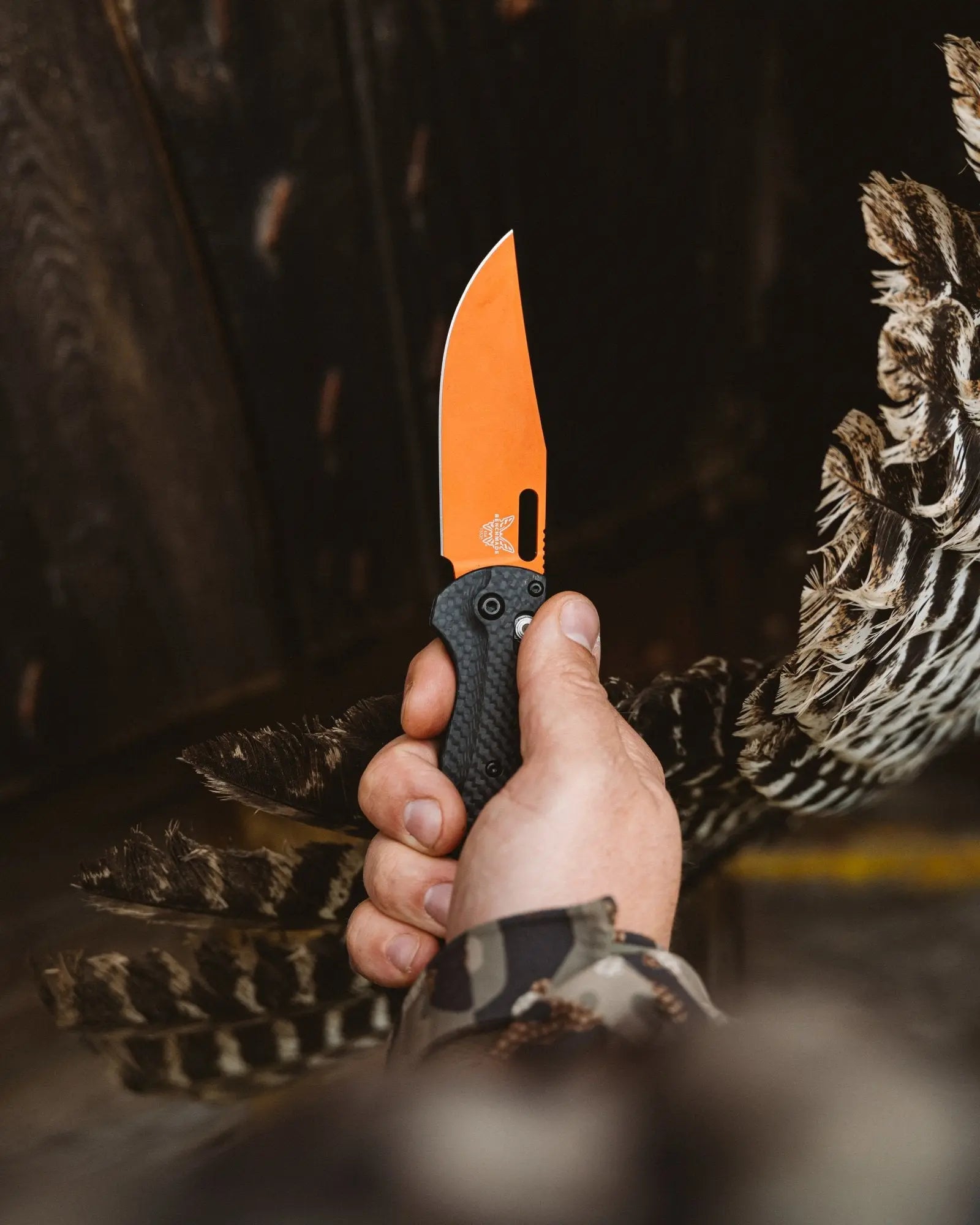 Benchmade 15535OR-01 Taggedout CPM-MagnaCut – Carbon Griff, Axis Lock Benchmade