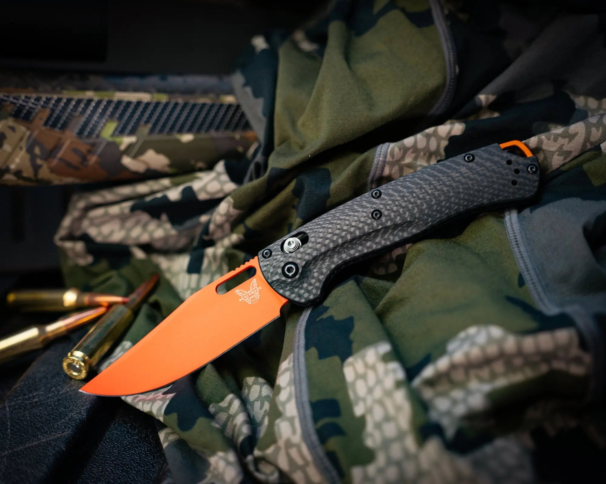Benchmade 15535OR-01 Taggedout CPM-MagnaCut – Carbon Griff, Axis Lock Benchmade