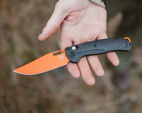 Benchmade 15535OR-01 Taggedout CPM-MagnaCut – Carbon Griff, Axis Lock Benchmade