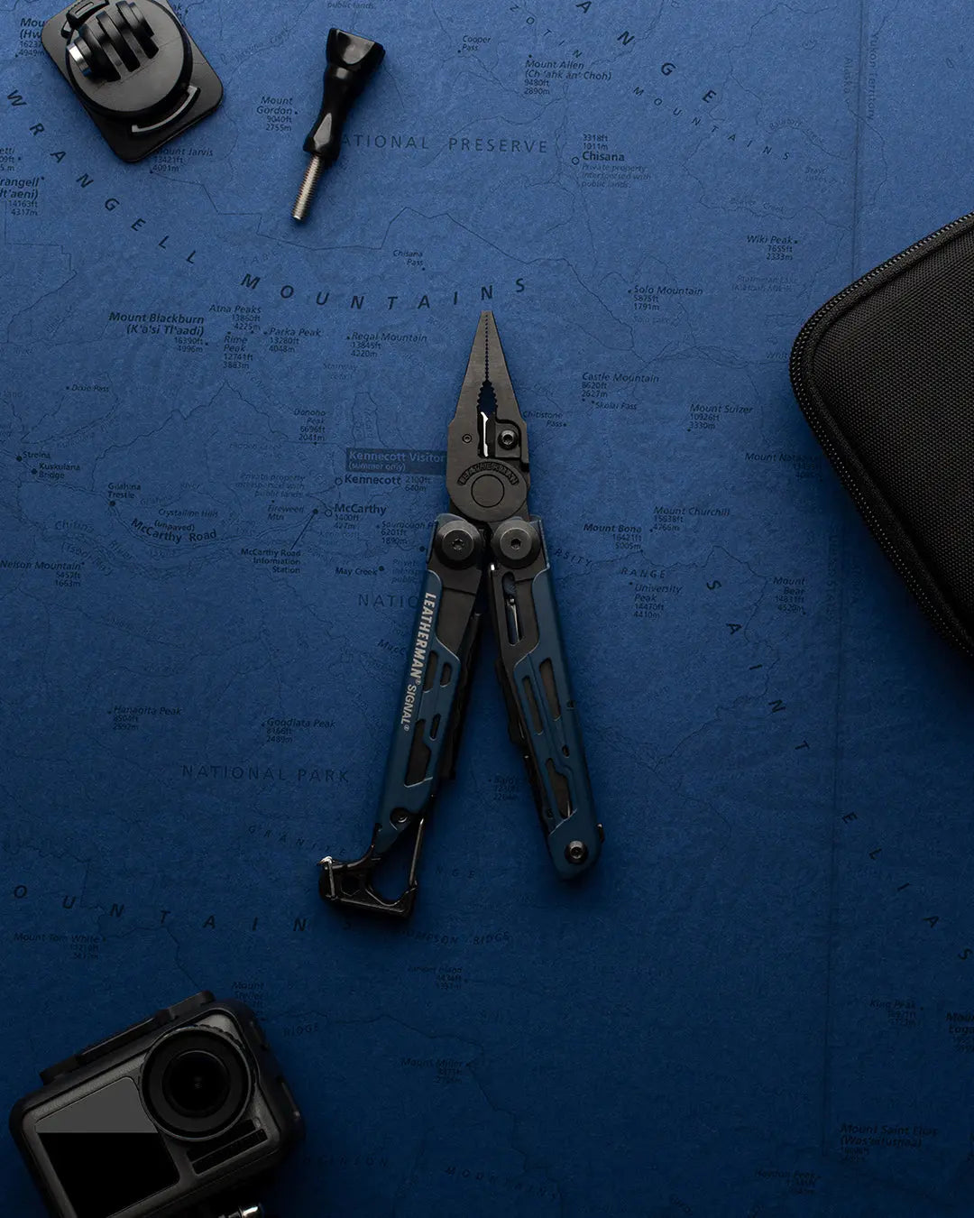 Leatherman Signal® Multi-Tool Nocturnal – Outdoor-Multitool mit 19 Funktionen, Feuerstarter & Signalpfeife Leatherman