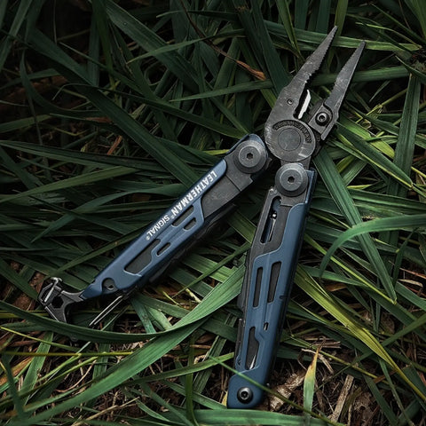 Leatherman Signal® Multi-Tool Nocturnal – Outdoor-Multitool mit 19 Funktionen, Feuerstarter & Signalpfeife Leatherman