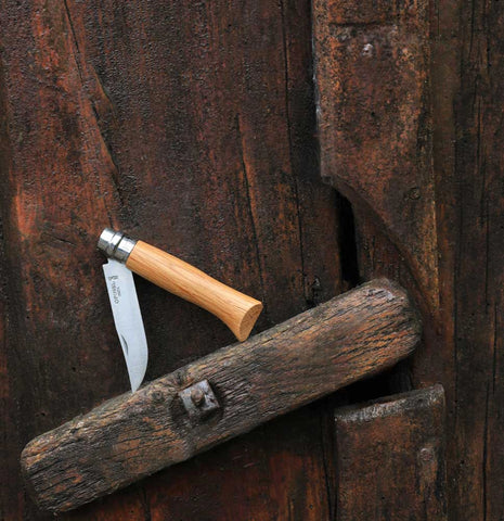 Opinel N°08 Eiche – Zeitloses Taschenmesser mit Edelstahlklinge & Griff aus französischer Eiche