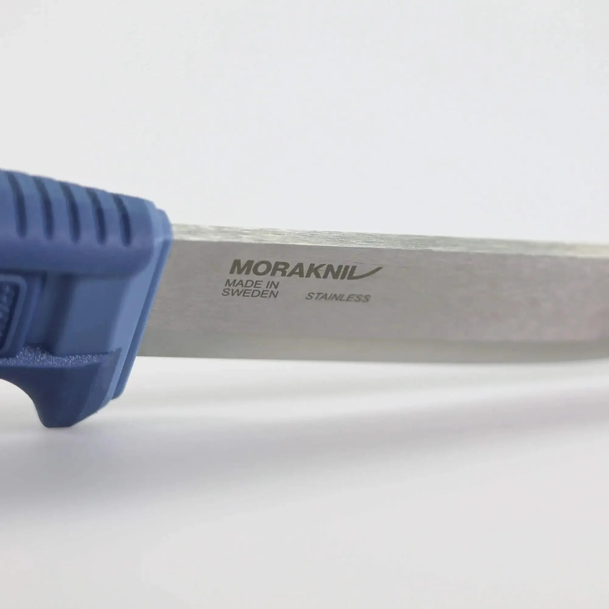 Angeschliffener Klingenrücken des Morakniv Amberg (S) für den Feuerstahl