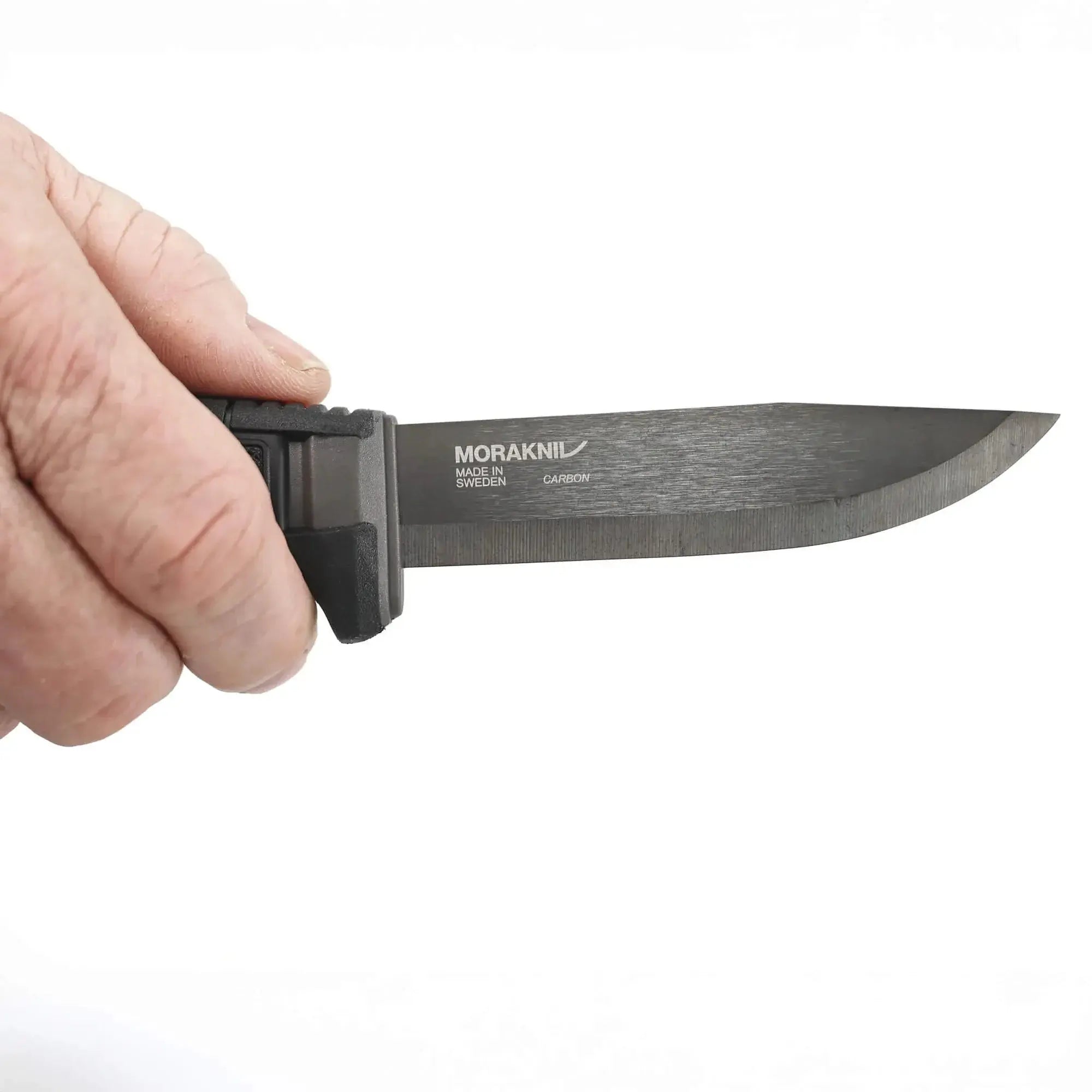 Morakniv Amberg BlackBlade (C) Black Skies im Einsatz in der Hand