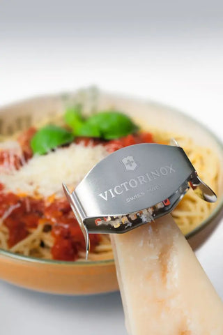 Victorinox Käsereibe aus Metall – Kompakte Küchenreibe, spülmaschinengeeignet 7.6076 Victorinox