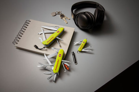 Victorinox Emergency Tool Huntsman Lite – Notfall-Multi-Tool mit LED, Feuerstahl & Trillerpfeife