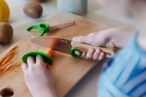 Opinel Le Petit Chef Kinder Küchenmesser-Set mit Fingerschutz und Sparschäler, 3-teilig