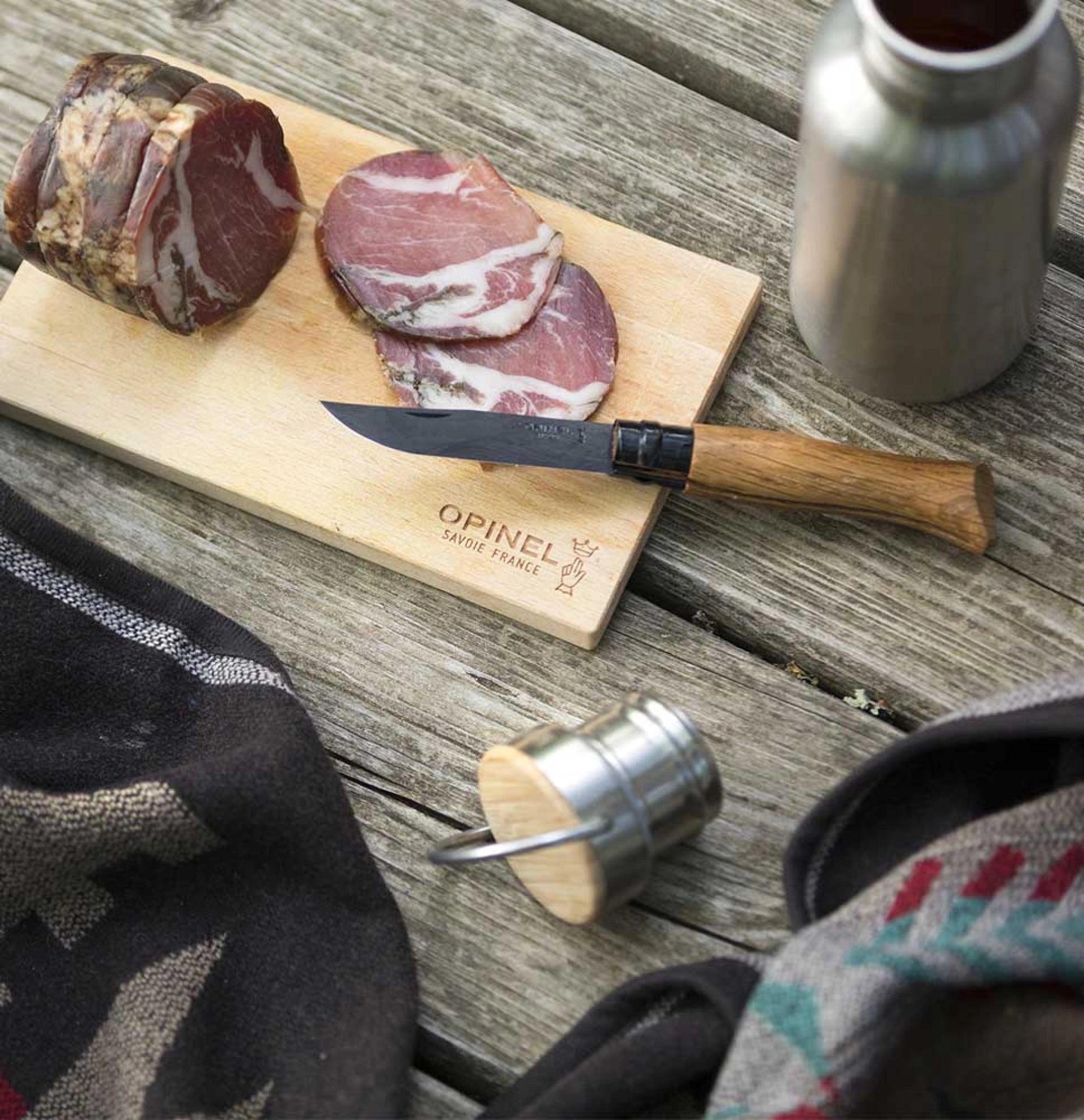 Opinel N°08 Eiche Black – Edles Taschenmesser mit schwarzer PVD-Klinge & Griff aus französischer Eiche Opinel