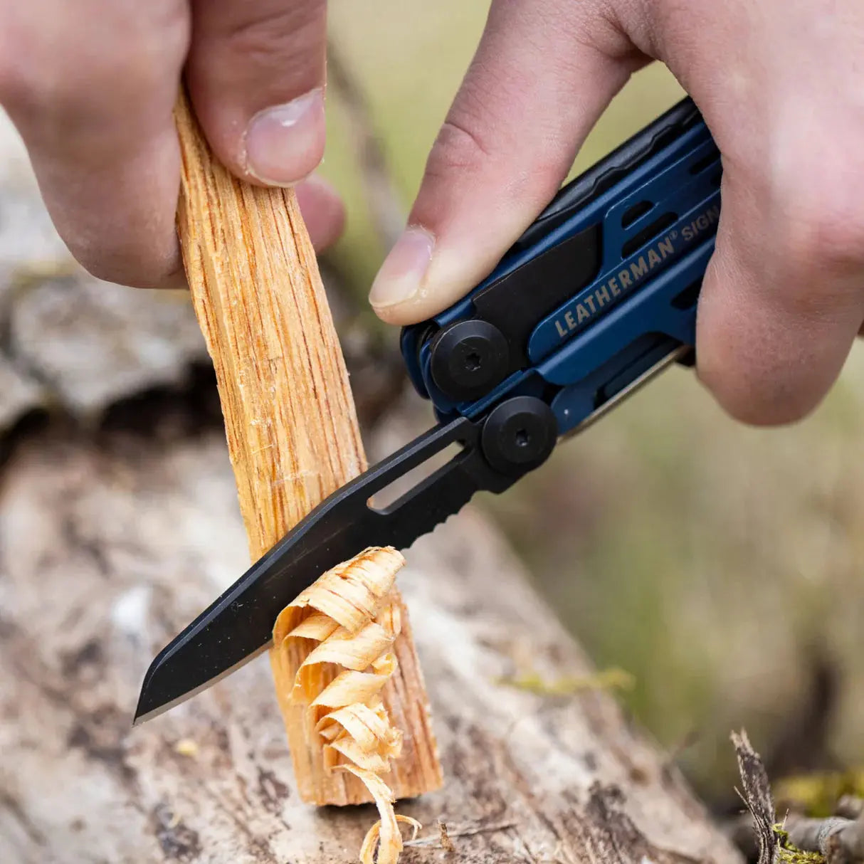 Leatherman Signal® Multi-Tool Nocturnal – Outdoor-Multitool mit 19 Funktionen, Feuerstarter & Signalpfeife Leatherman