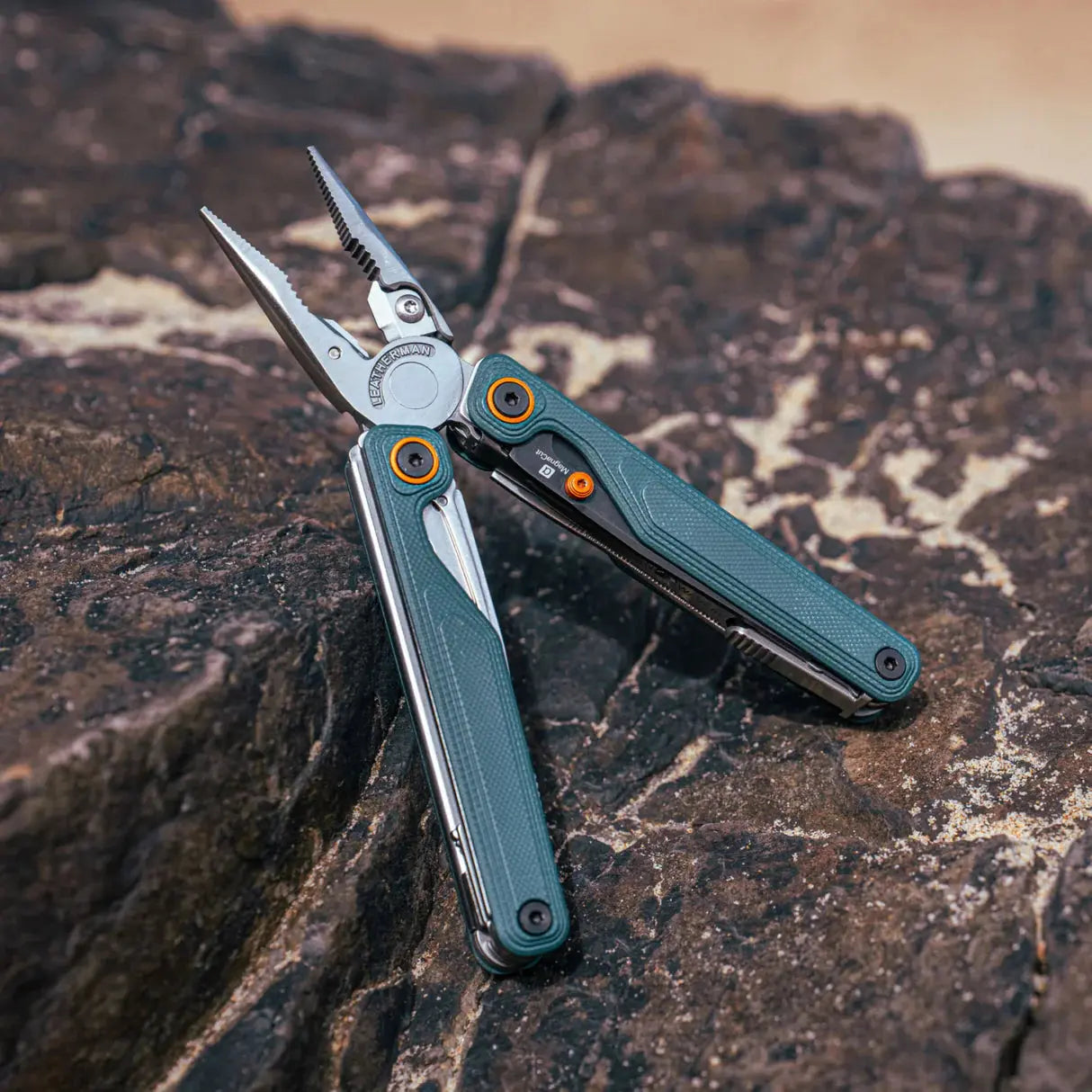 Leatherman Wave® Alpha Cascadia Multi-Tool – MagnaCut Klinge & G10 Griff Leatherman