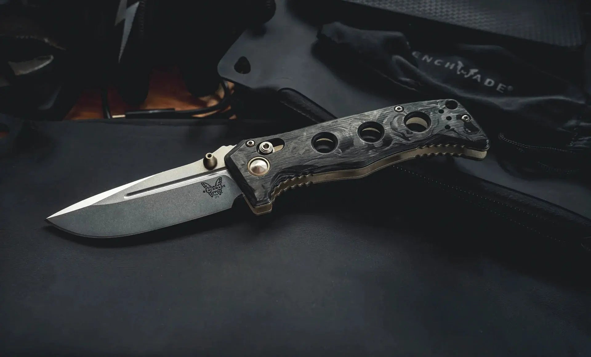 Benchmade 273-03 Mini Adamas – CPM-MagnaCut | Carbon Fiber | AXIS Lock Benchmade