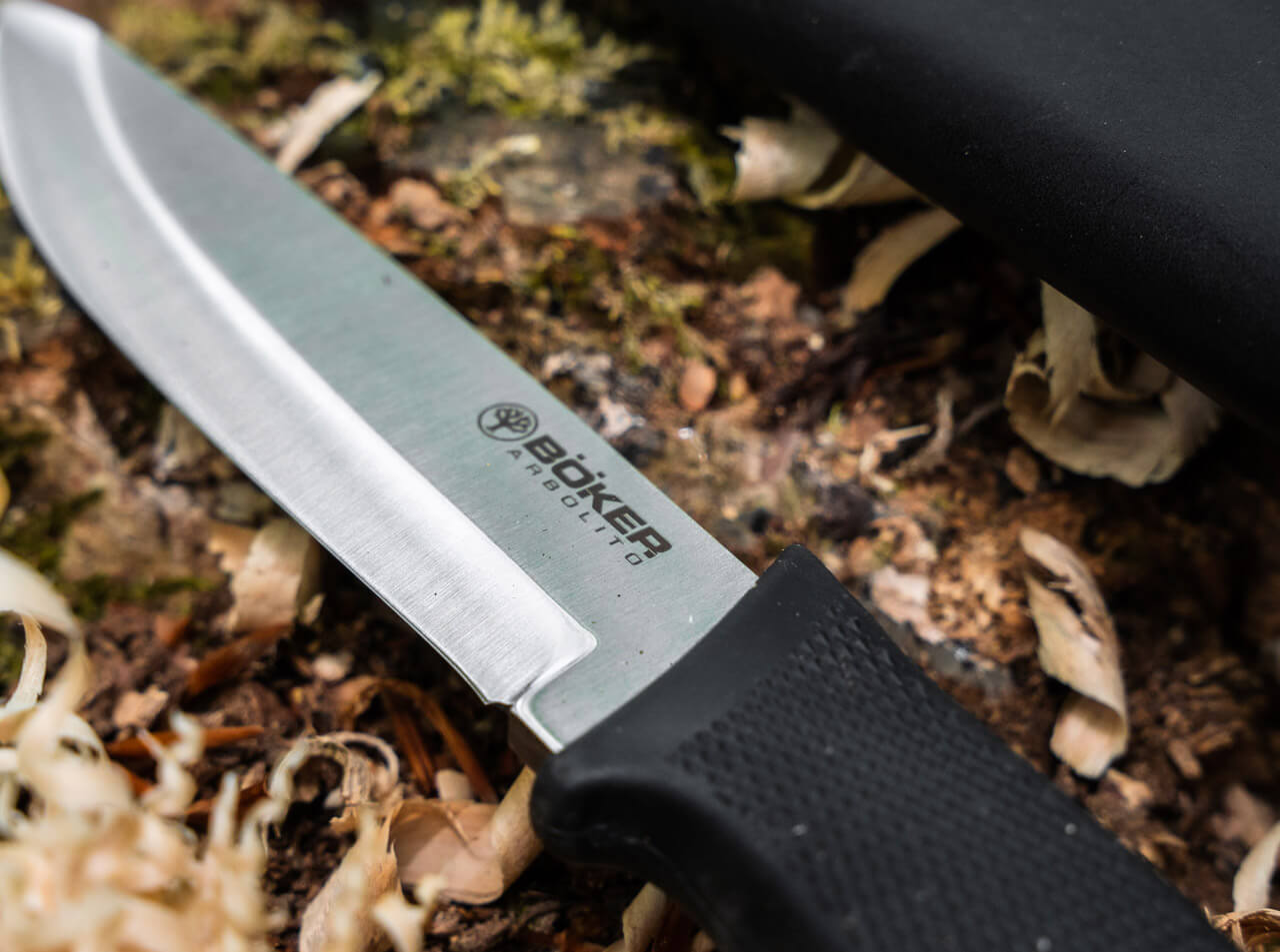 Böker Arbolito BK-1 – Bushcraft Messer N690 Stahl, TPE Griff, Lederscheide