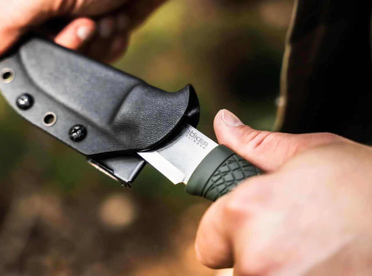 Böker Manufaktur Solingen Bronco Mini CPM-3V Green Scandi – Kompaktes Bushcraft Messer mit Scandi-Schliff, CPM-3V Stahl & Kydexscheide Böker Manufaktur Solingen