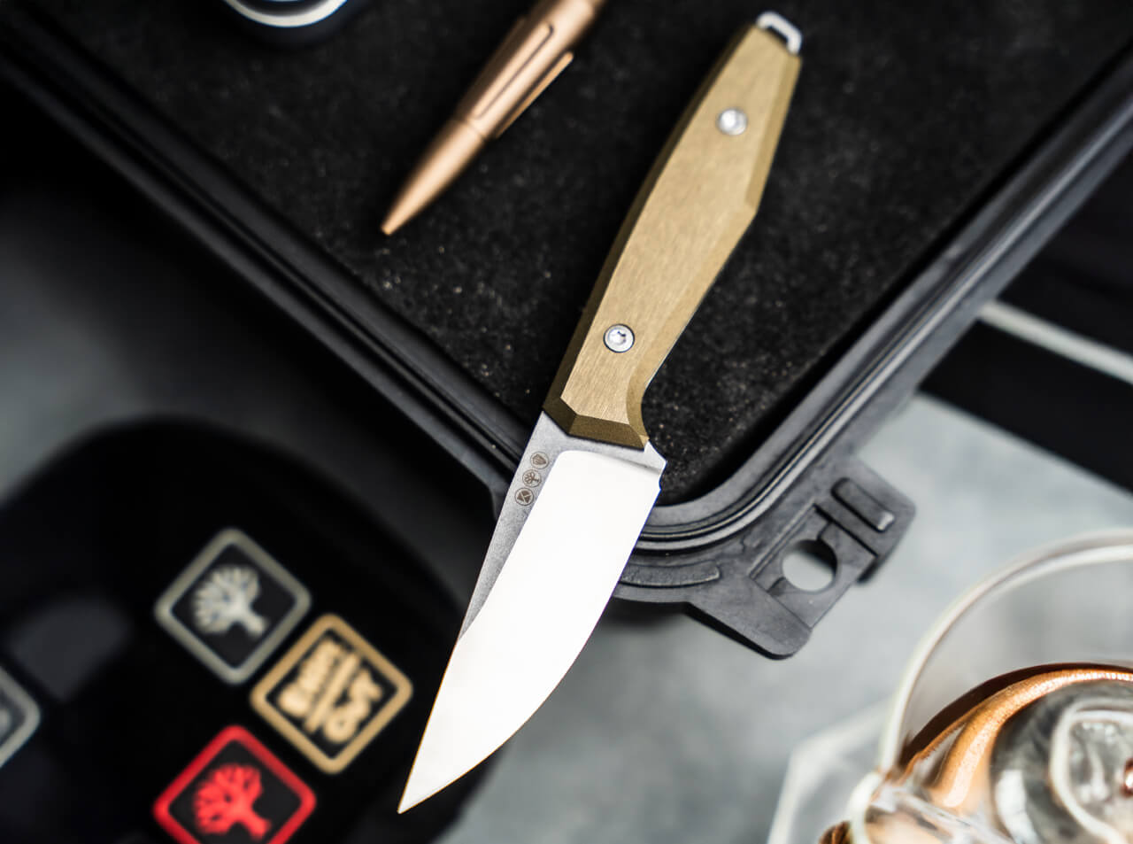 Böker Daily Knives AK1 Droppoint MagnaCut Gold – EDC Fixed Blade, Aluminium Griff, Made in Solingen