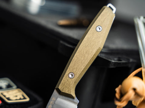 Böker Daily Knives AK1 Droppoint MagnaCut Gold – EDC Fixed Blade, Aluminium Griff, Made in Solingen