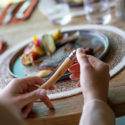 Opinel Effilé 10 Olivenholz Slim Messer Geschenkset mit Etui & Box Opinel