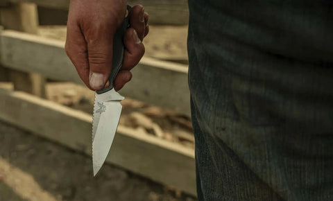 Benchmade 203-04 Dacian Stonewash – MagnaCut Fixed Blade mit Denim Micarta & Lederscheide Benchmade