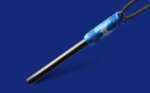 Benchmade 50023 Exotac Zündstab / Ferro Rod – Blau | Kompakter Feuerstahl für Outdoor & Bushcraft Benchmade