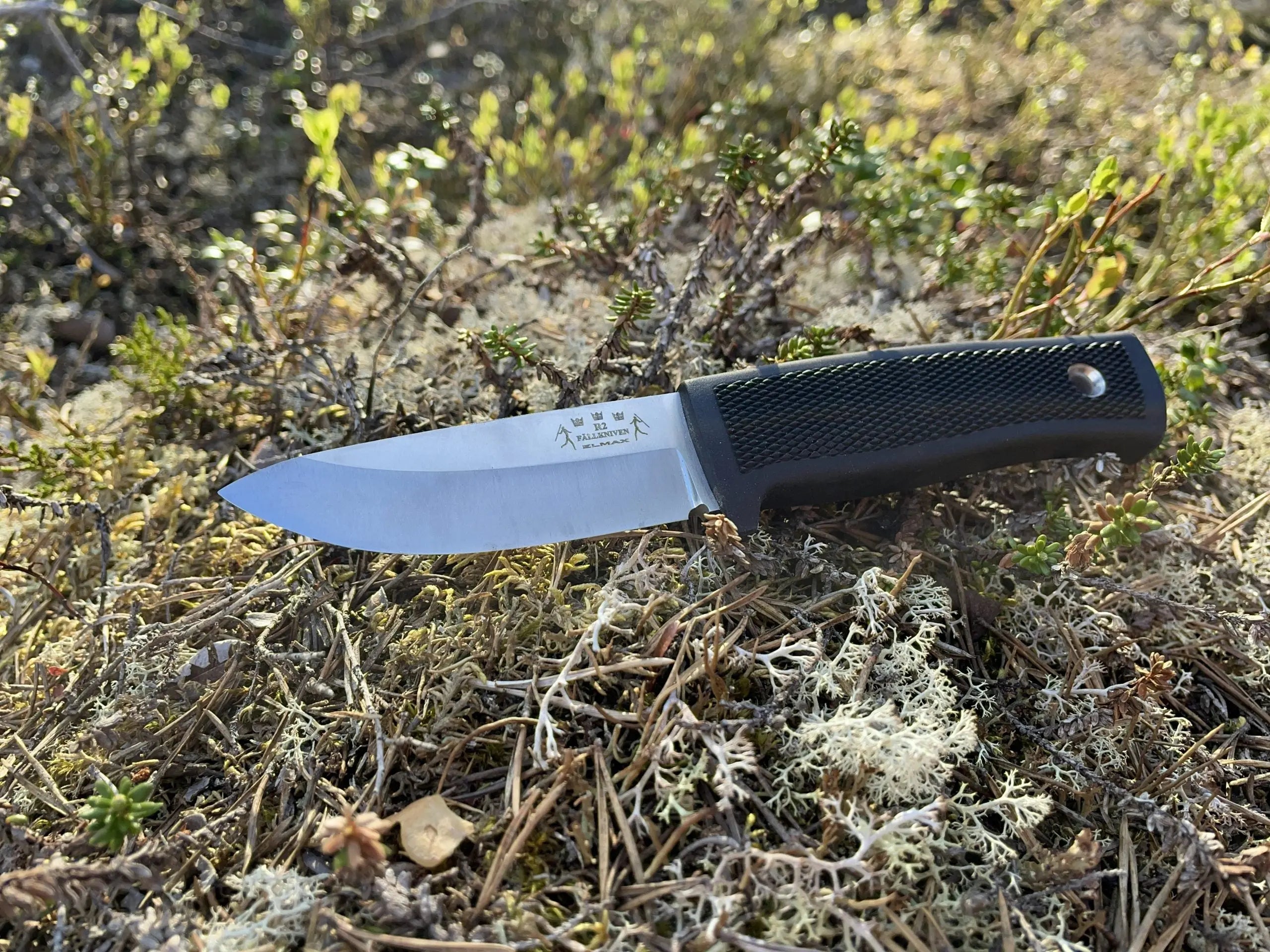 Fällkniven R2 Scout – Elmax Outdoormesser mit Zytelscheide