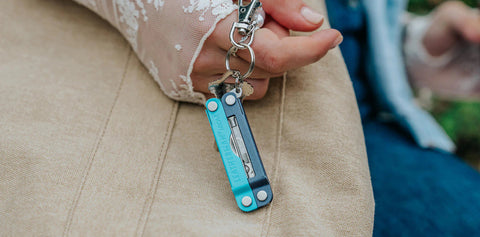 Leatherman Micra Jet Black/Parakeet/Heathered Blush/Edelstahl – Kompaktes Multi-Tool mit Schere für Schlüsselbund & Alltag Leatherman