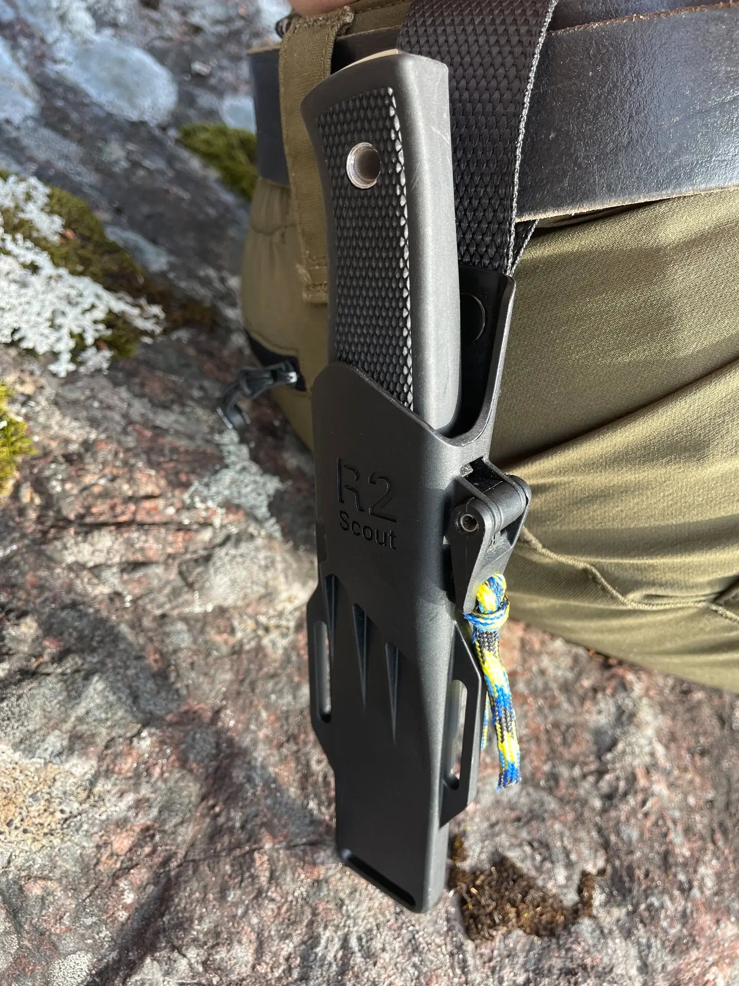 Fällkniven R2 Scout – Elmax Outdoormesser mit Zytelscheide