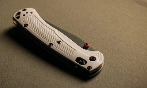 Benchmade 15536GN-01 Taggedout – Tan Grivory, Elmax, AXIS Lock, SelectEdge® Benchmade