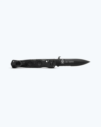 Benchmade 393SBK Mini SOCP Folder Black – AXIS Lock und Klingenrücken aus der Nähe